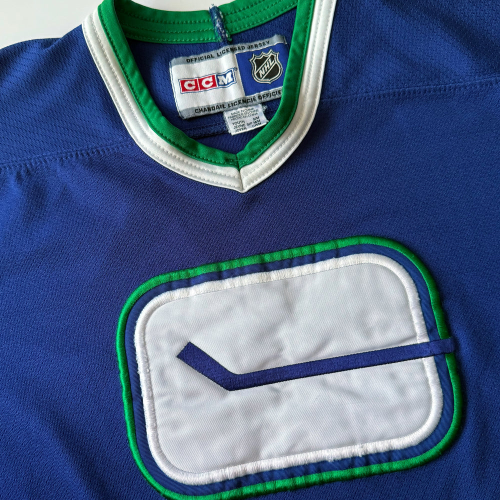 Vancouver Canucks - Size 6/8