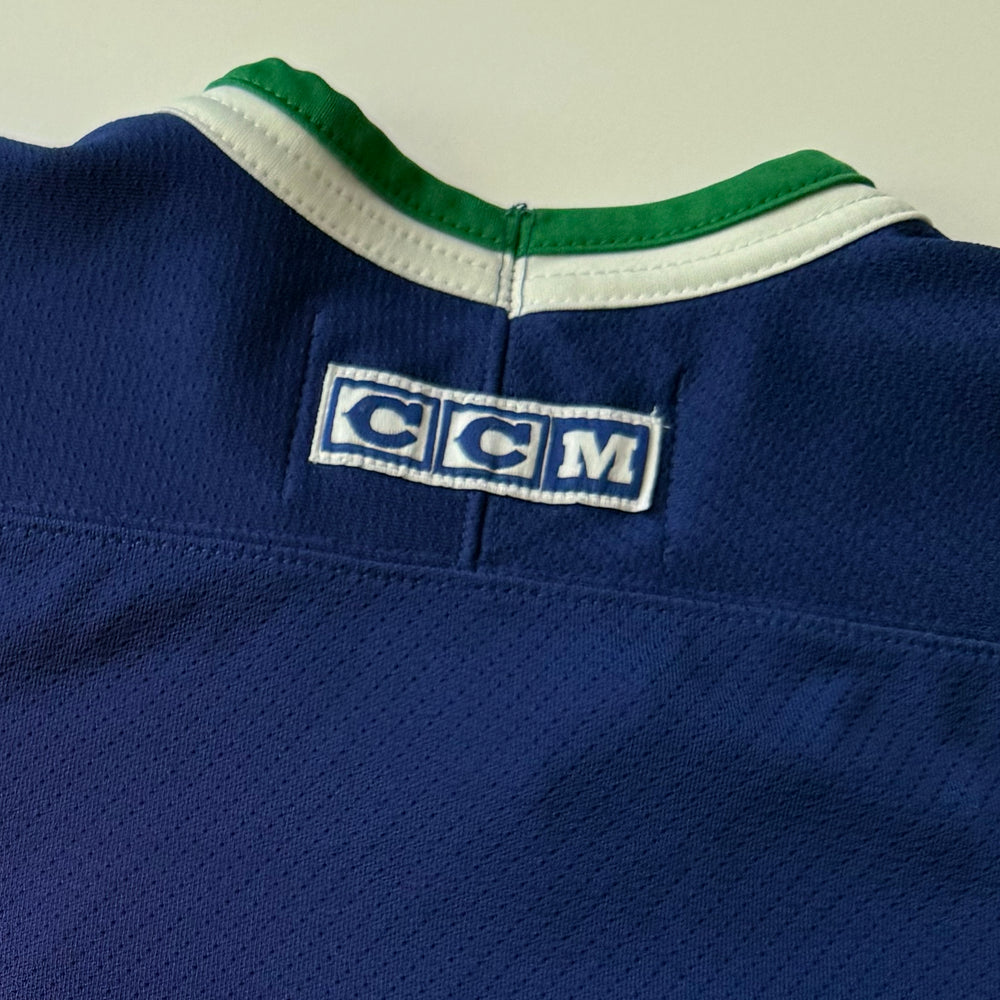 Vancouver Canucks - Size 6/8