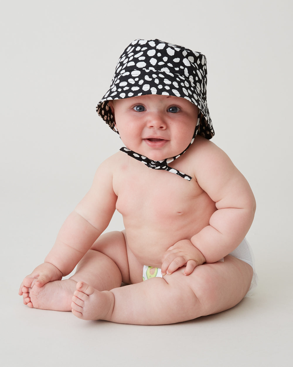 Claude Bucket Hat in Dotted Cow